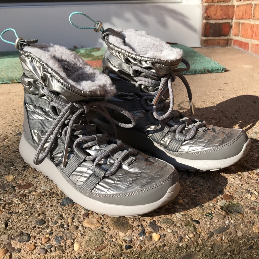 Nike running hightop booties